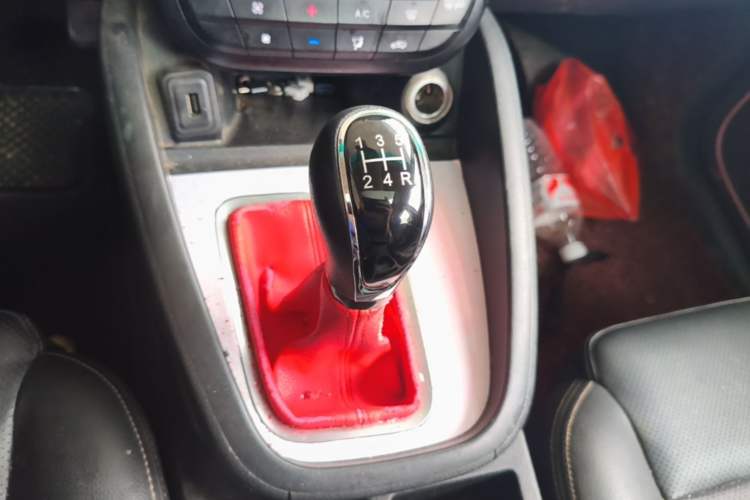 Used SWM X7 2016 1.5T Manual Luxury Edition 7 Seats Gear Lever