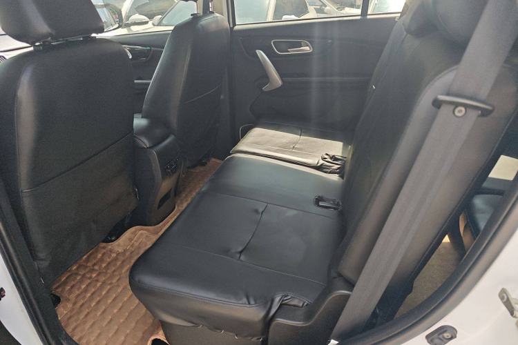Used SWM X7 2016 1.8L Manual Comfort Version 7 Seats Interior 1