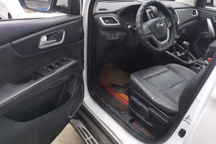 Used SWM X7 2016 1.5T Manual Luxury Edition 7 Seats Interior 3