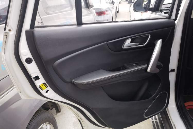 Used SWM X7 2016 1.5T Manual Luxury Edition 7 Seats Interior 8