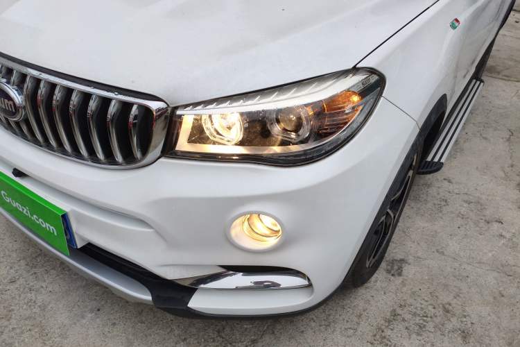 Used SWM X7 2016 1.5T Manual Luxury Edition 7 Seats Left Front Headlight