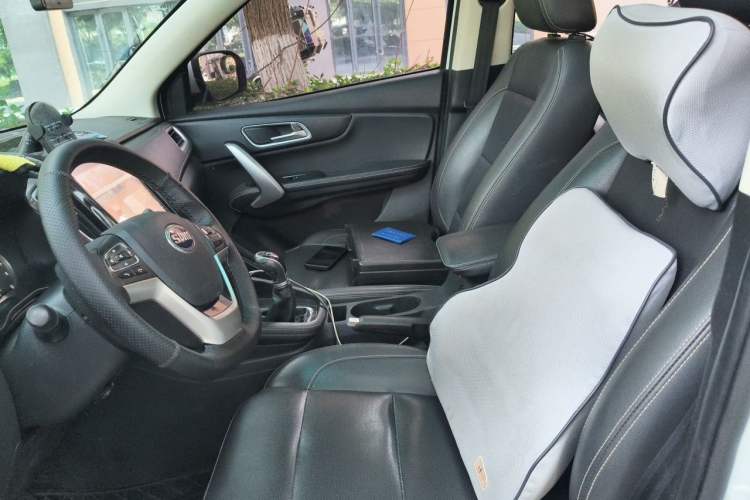 Used SWM X7 2016 1.5T Manual Luxury Edition 7 Seats Left Front Seat