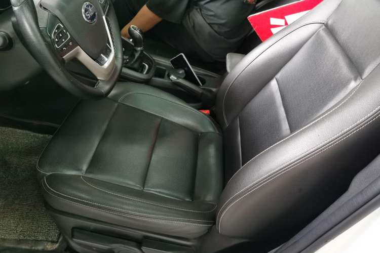 Used SWM X7 2016 1.5T Manual Luxury Edition 7 Seats Left Front Seat