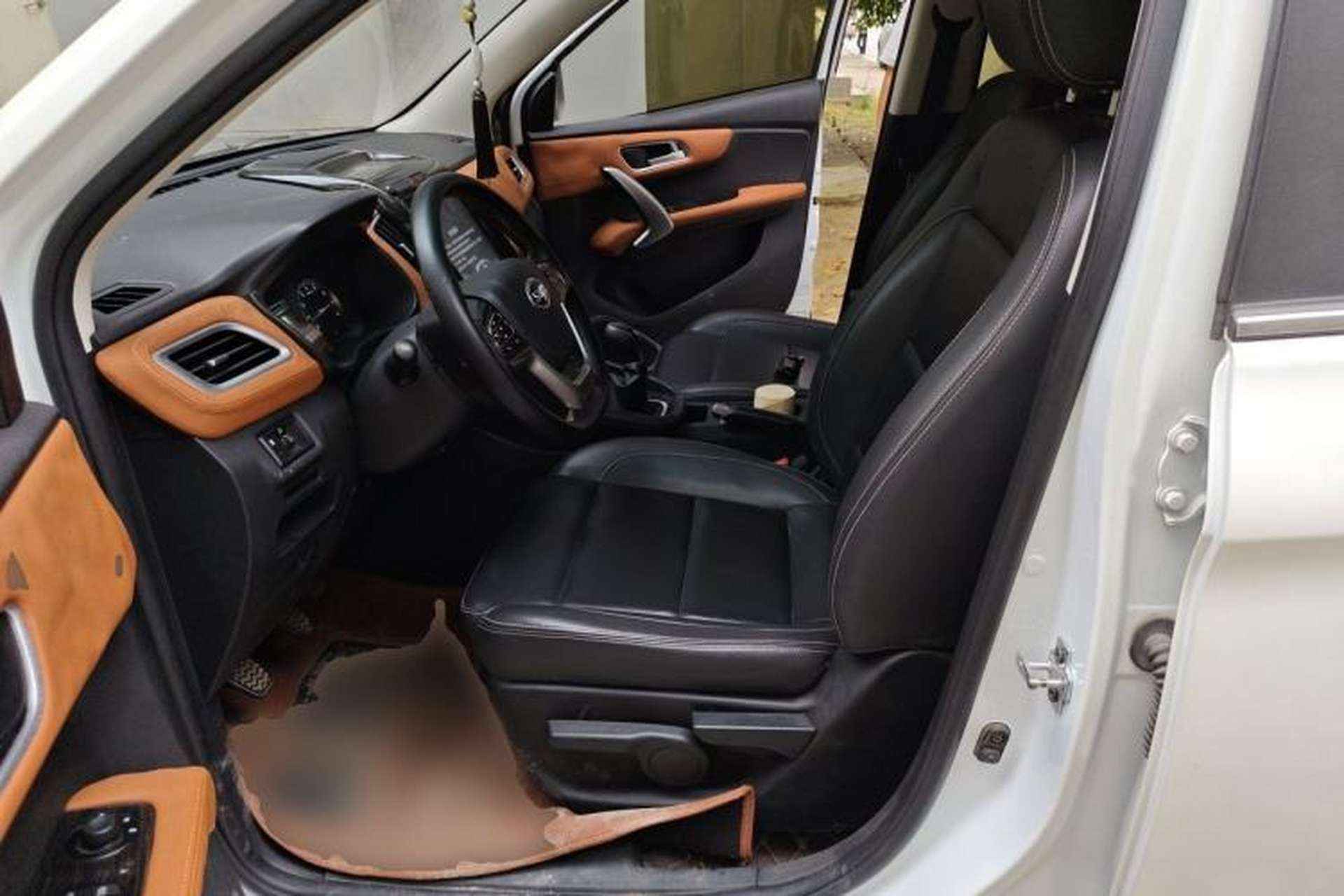 Used SWM X7 2016 1.5T Manual Luxury Edition 7 Seats Left Front Seat