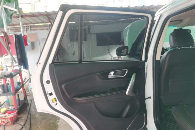 Used SWM X7 2016 1.5T Manual Luxury Edition 7 Seats Left Rear Door Interior