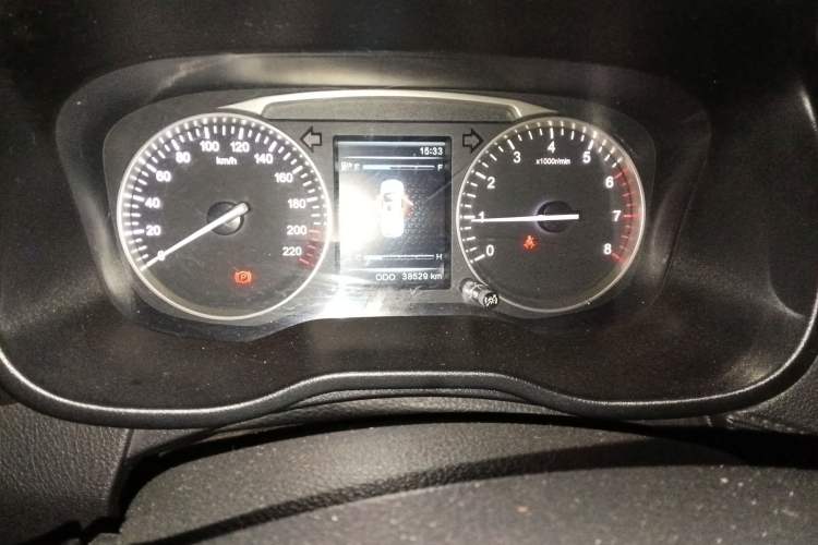 Used SWM X7 2016 1.8L Manual Luxury Edition 7 Seats Odometer Close Up