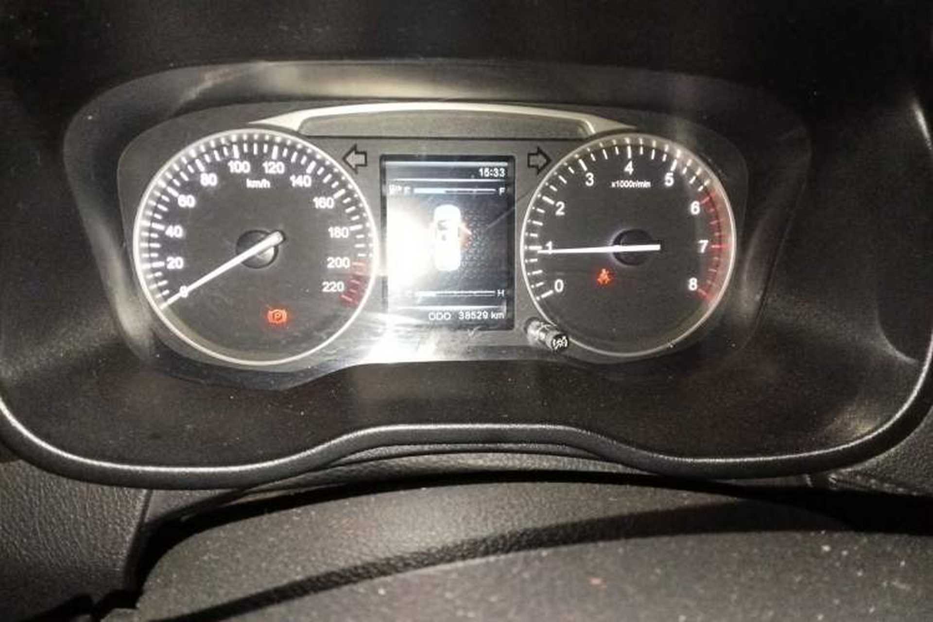 Used SWM X7 2016 1.8L Manual Luxury Edition 7 Seats Odometer Close Up
