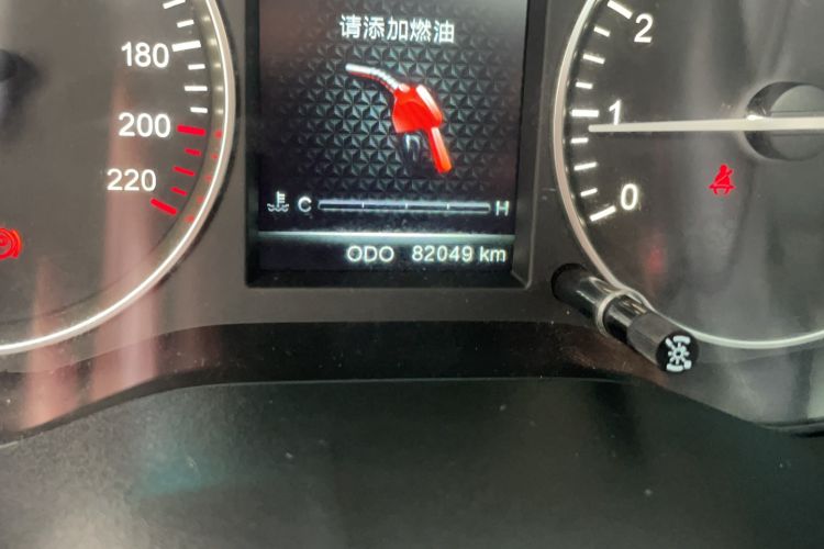 Used SWM X7 2016 1.5T Manual Luxury Edition 7 Seats Odometer Close Up