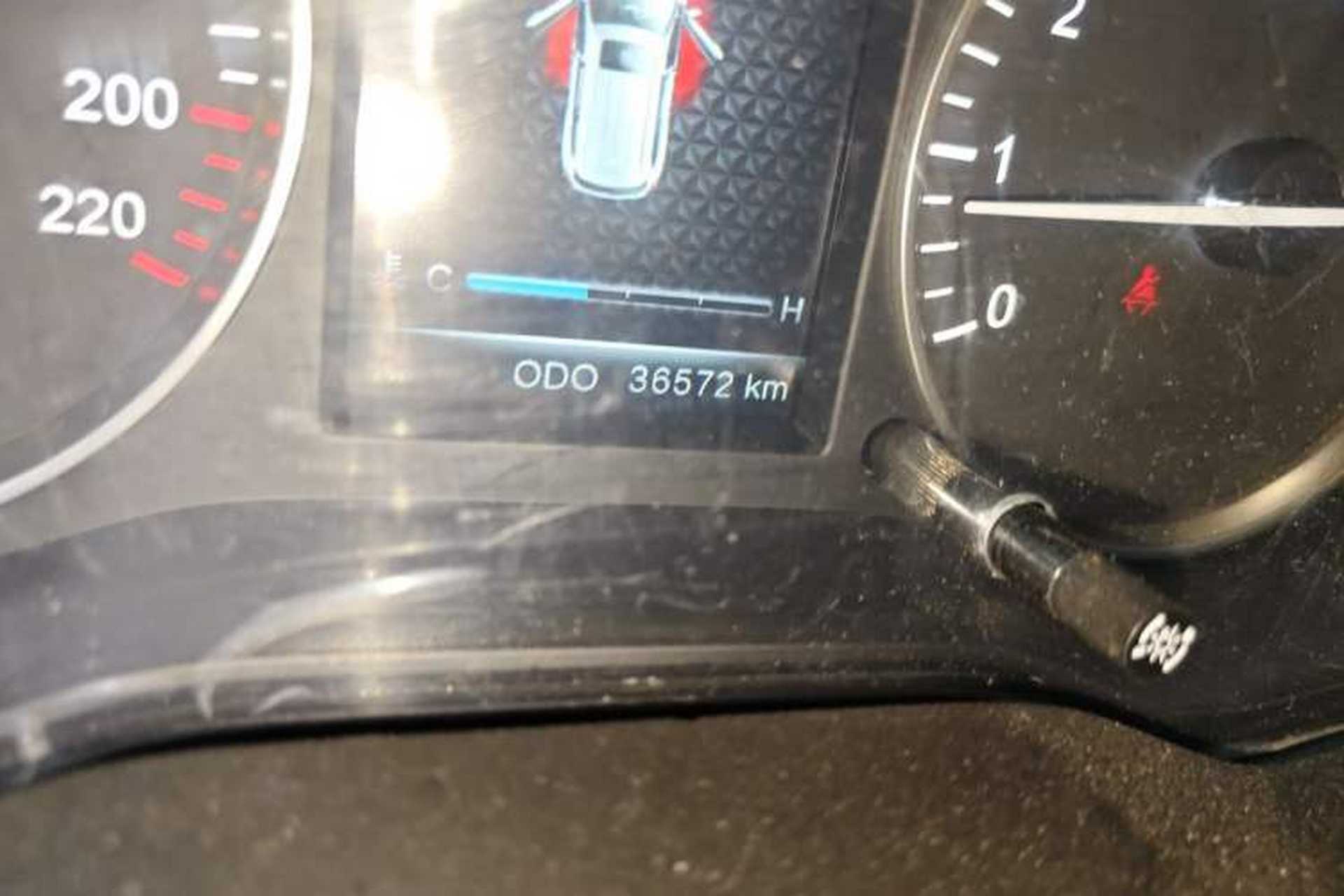 Used SWM X7 2016 1.5T Manual Luxury Edition 7 Seats Odometer Close Up