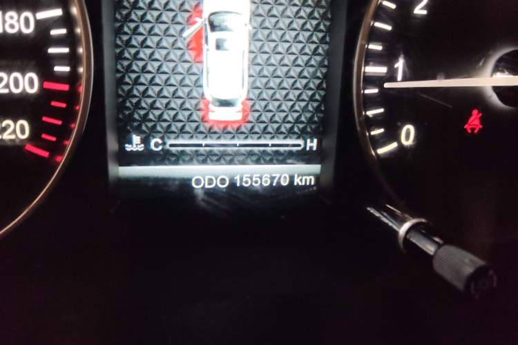 Used SWM X7 2016 1.5T Manual Luxury Edition 7 Seats Odometer Close Up