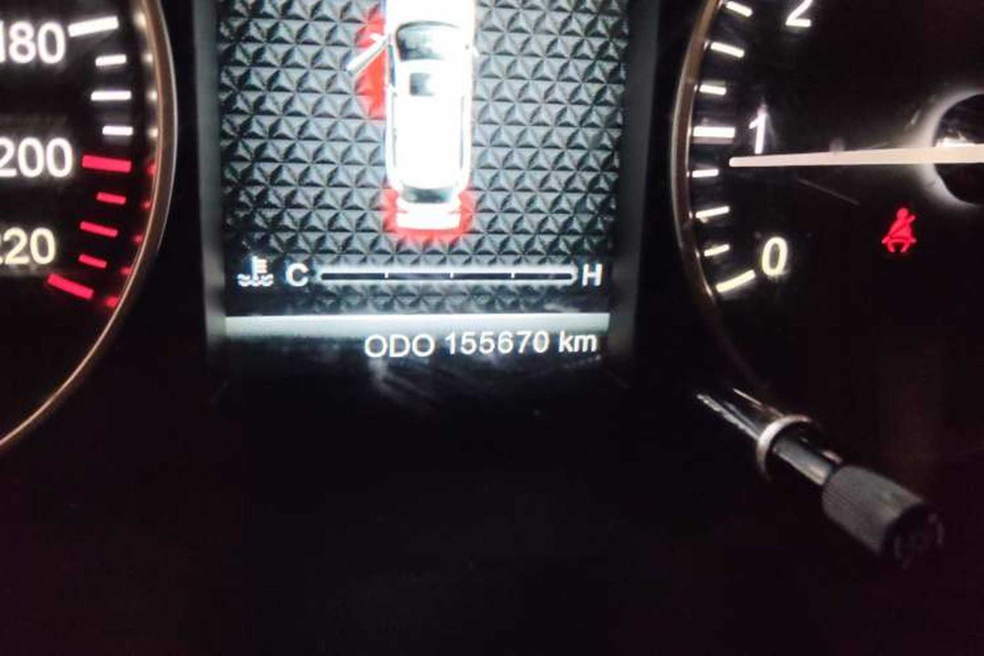 Used SWM X7 2016 1.5T Manual Luxury Edition 7 Seats Odometer Close Up