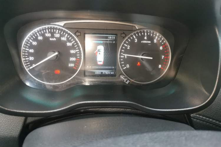 Used SWM X7 2016 1.8L Manual Luxury Edition 7 Seats Odometer Close Up