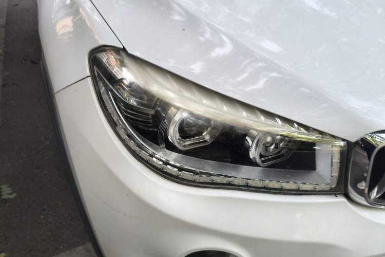 Used SWM X7 2016 1.5T Manual Luxury Edition 7 Seats Right Front Headlight