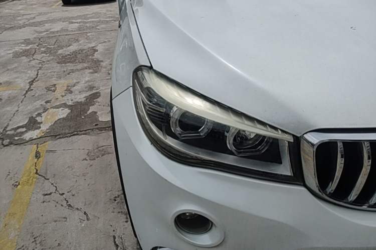 Used SWM X7 2016 1.5T Manual Luxury Edition 7 Seats Right Front Headlight