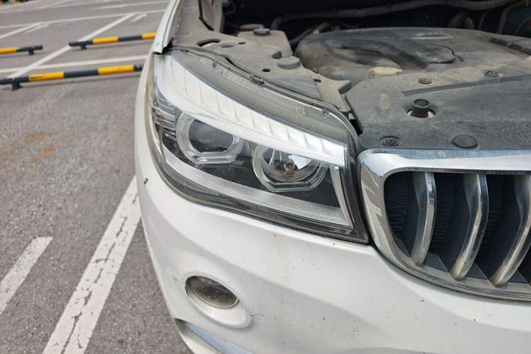 Used SWM X7 2016 1.8L Manual Luxury Edition 7 Seats Right Front Headlight