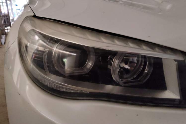 Used SWM X7 2016 1.5T Manual Luxury Edition 7 Seats Right Front Headlight