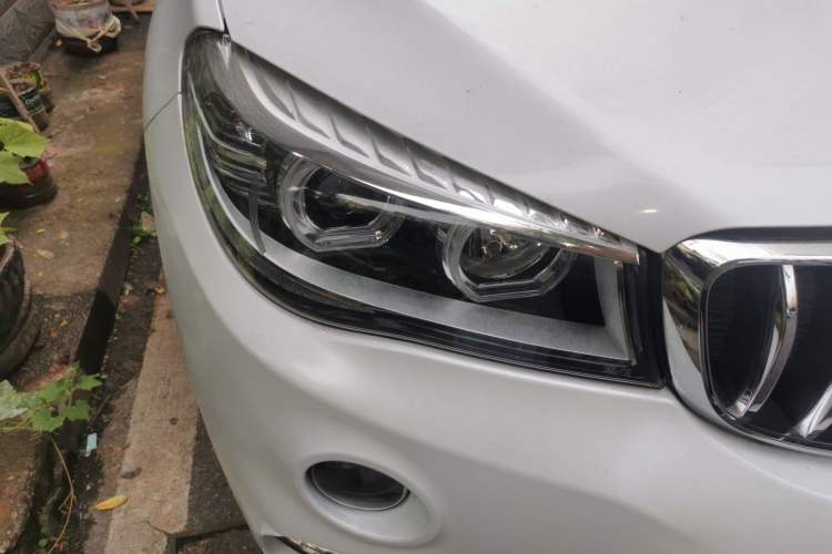 Used SWM X7 2016 1.8L Manual Luxury Edition 7 Seats Right Front Headlight