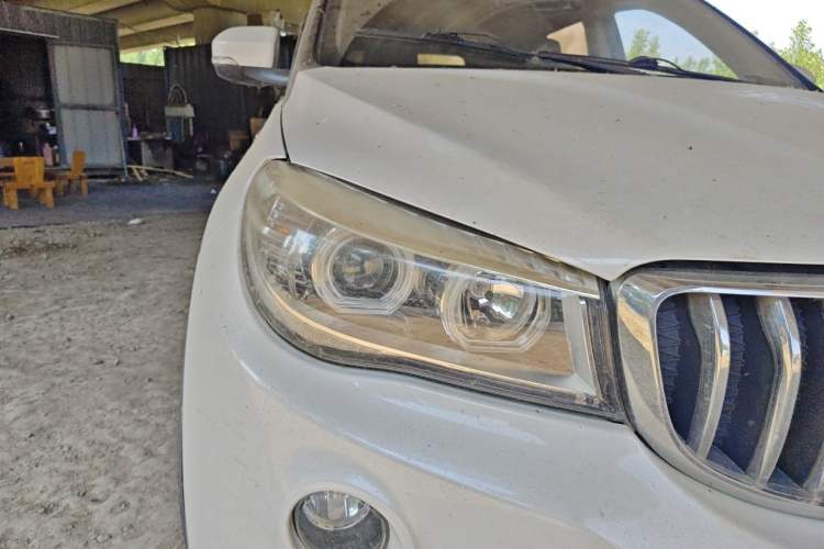 Used SWM X7 2016 1.5T Manual Luxury Edition 7 Seats Right Front Headlight