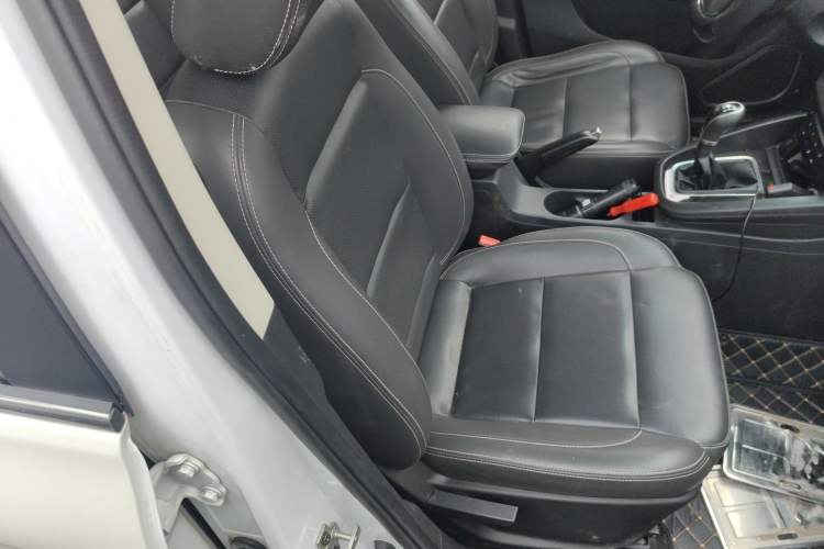 Used SWM X7 2016 1.5T Manual Luxury Edition 7 Seats Right Front Seat