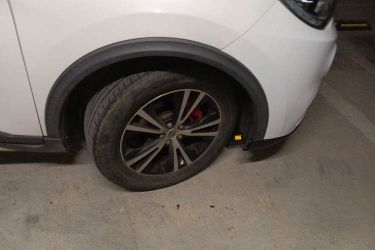 Used SWM X7 2016 1.8L Manual Luxury Edition 7 Seats Right Front Wheel Hub
