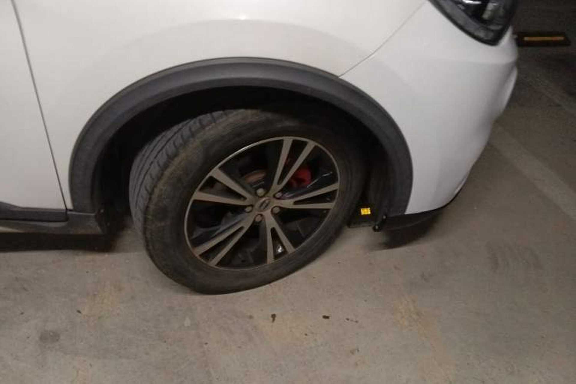 Used SWM X7 2016 1.8L Manual Luxury Edition 7 Seats Right Front Wheel Hub