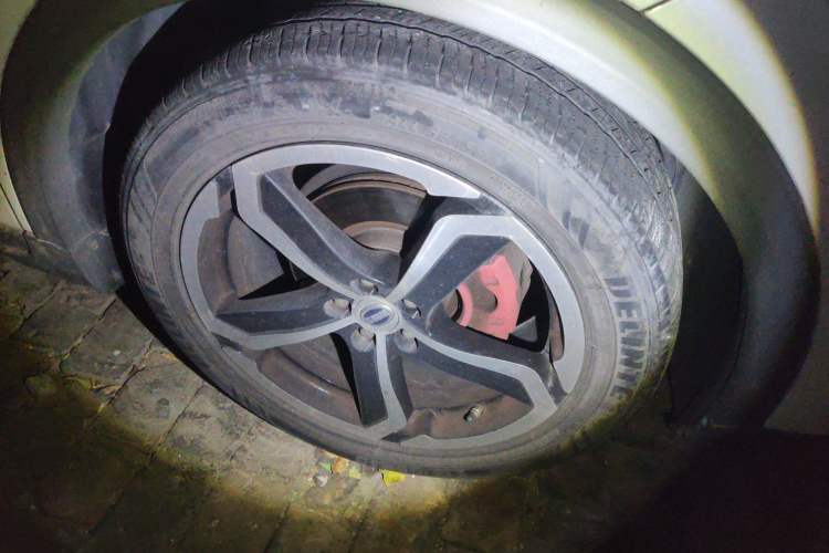 Used SWM X7 2016 1.5T Manual Prestige Version 7 Seats Right Front Wheel Hub