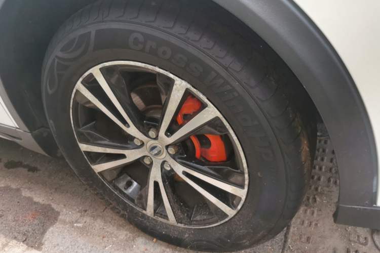 Used SWM X7 2016 1.8L Manual Luxury Edition 7 Seats Right Front Wheel Hub