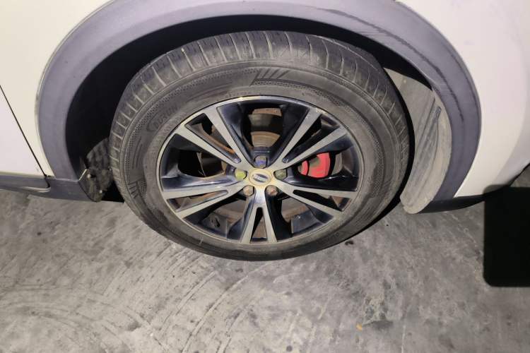 Used SWM X7 2016 1.8L Manual Luxury Edition 7 Seats Right Front Wheel Hub