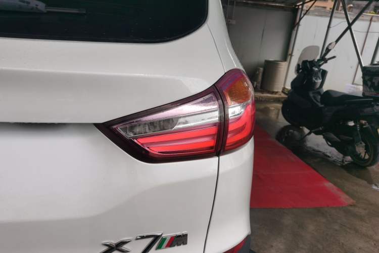Used SWM X7 2016 1.5T Manual Luxury Edition 7 Seats Right Rear Taillight