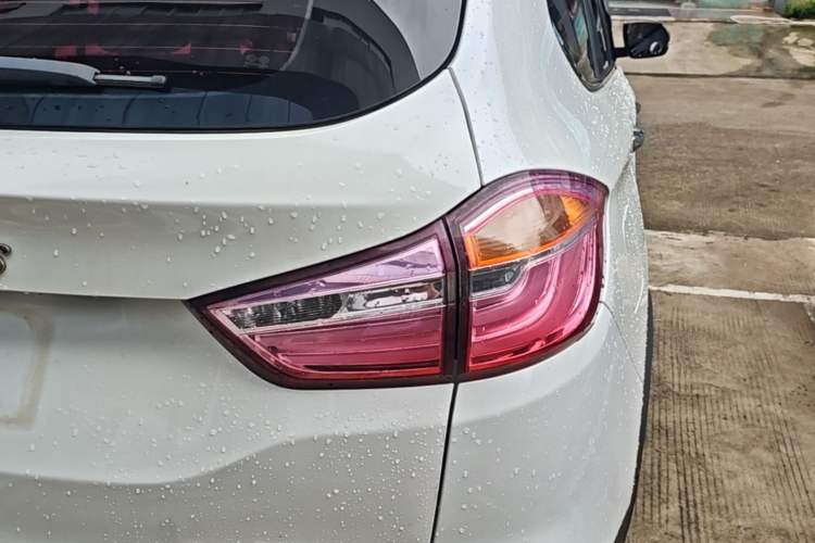 Used SWM X7 2016 1.8L Manual Luxury Edition 7 Seats Right Rear Taillight