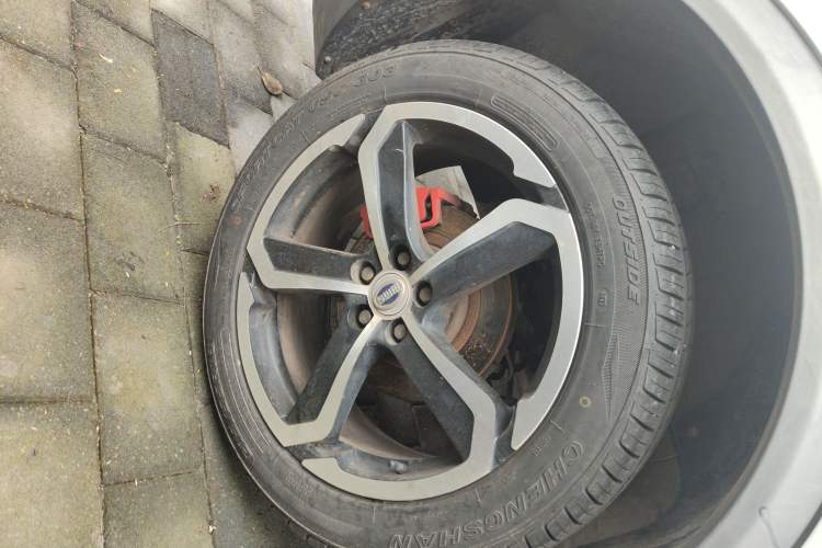 Used SWM X7 2016 1.5T Manual Luxury Edition 7 Seats Right Rear Wheel Hub