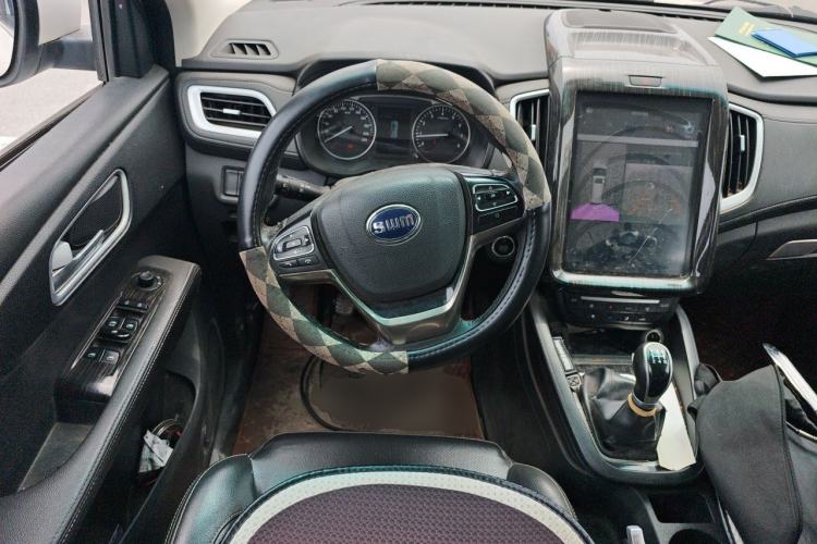 Used SWM X7 2016 1.8L Manual Luxury Edition 7 Seats Steering Wheel