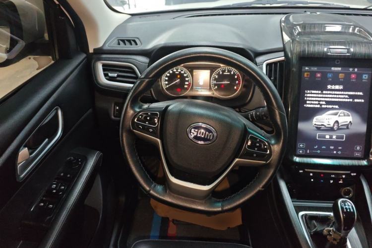Used SWM X7 2016 1.5T Manual Luxury Edition 7 Seats Steering Wheel