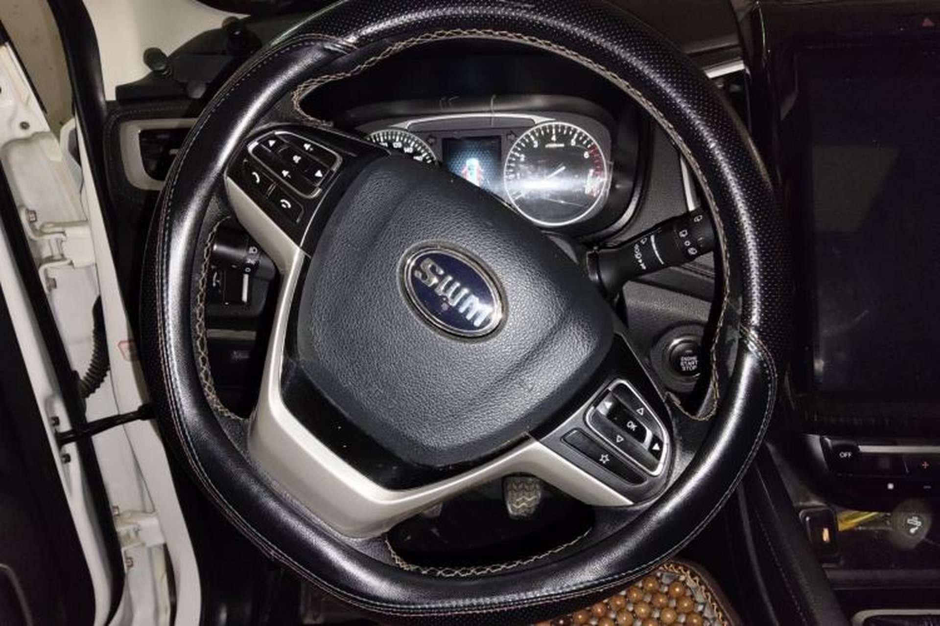 Used SWM X7 2016 1.5T Manual Luxury Edition 7 Seats Steering Wheel