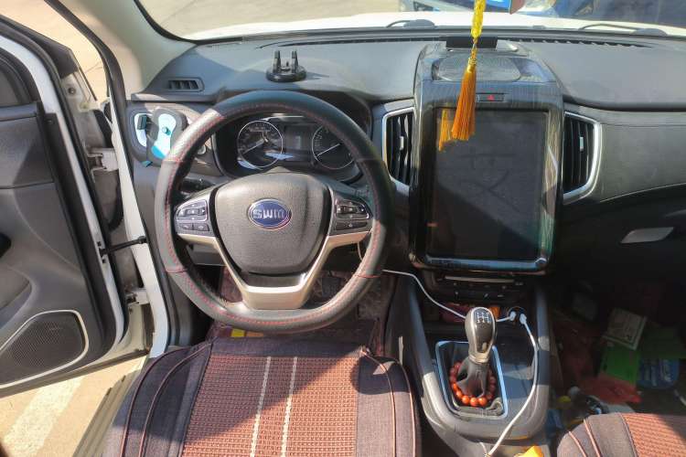 Used SWM X7 2016 1.5T Manual Luxury Edition 7 Seats Steering Wheel