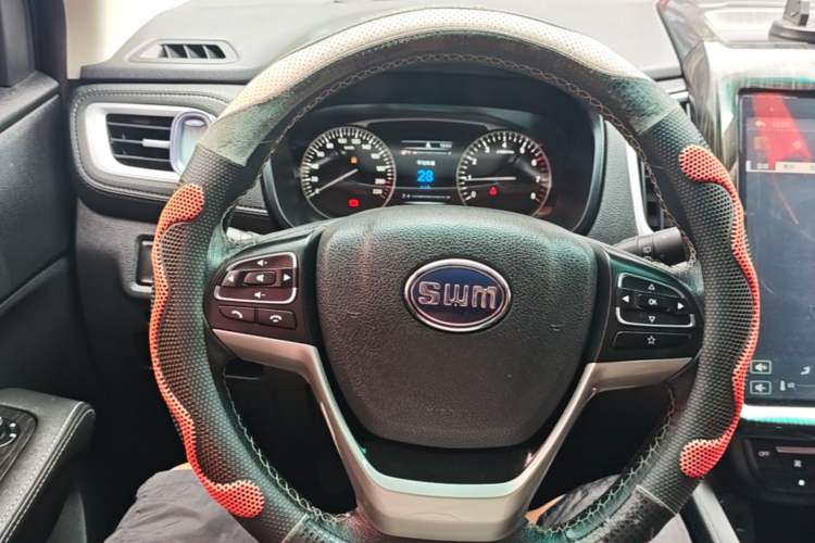 Used SWM X7 2016 1.8L Manual Luxury Edition 7 Seats Steering Wheel