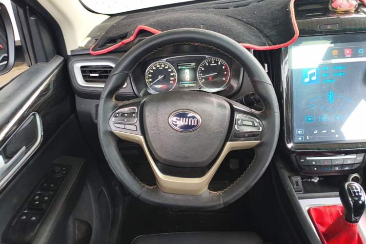 Used SWM X7 2016 1.5T Manual Luxury Edition 7 Seats Steering Wheel