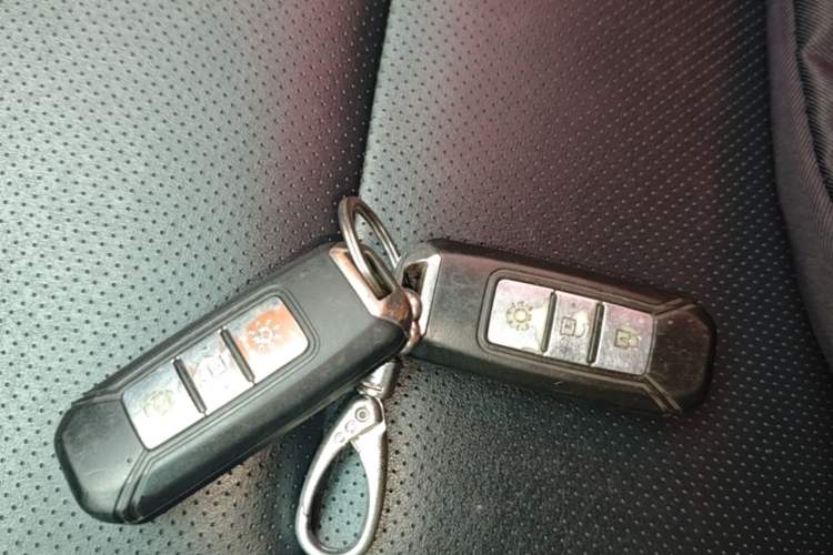 Used SWM X7 2016 1.8L Manual Luxury Edition 7 Seats Vehicle Key