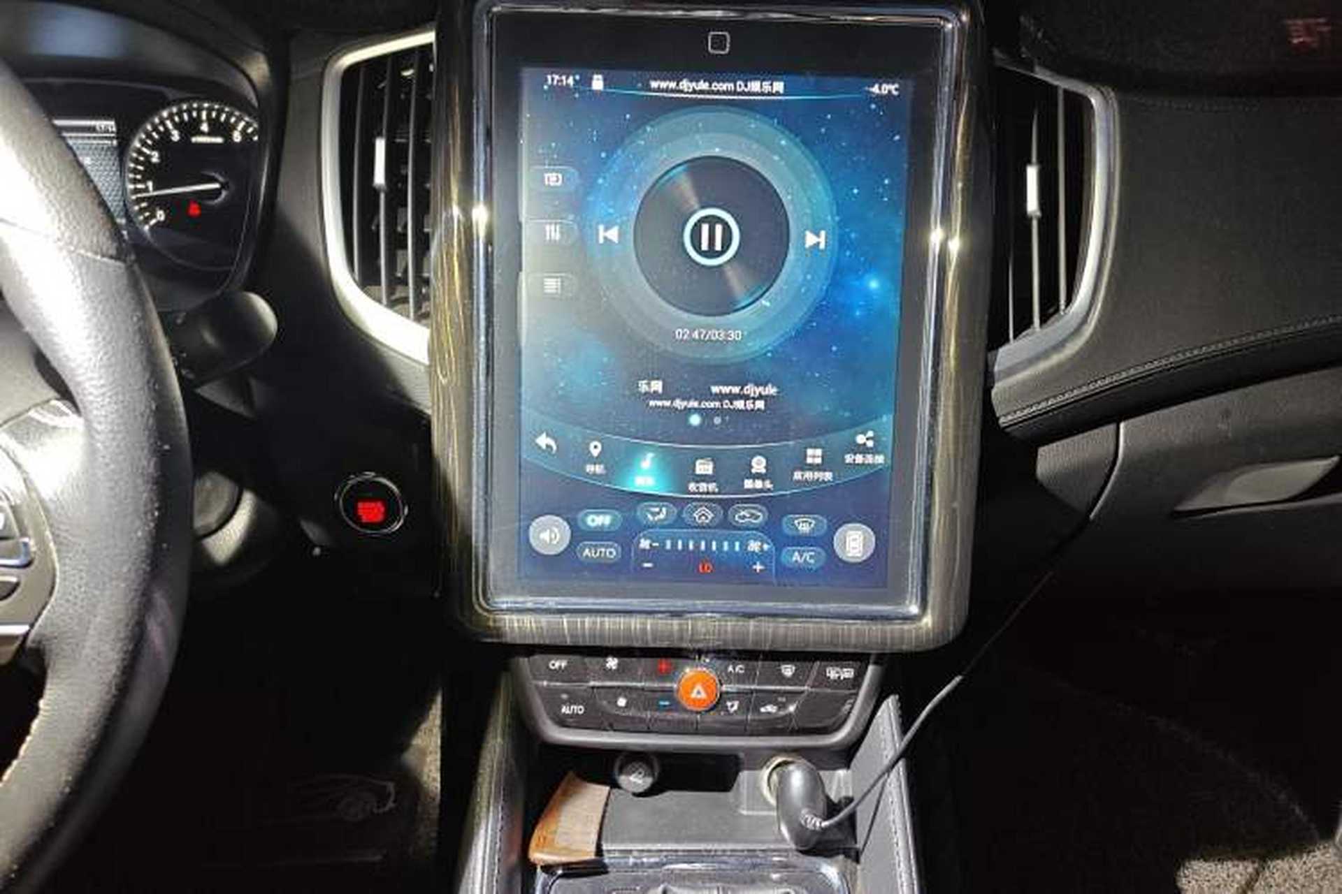 Used SWM X7 2017 1.5T Automatic Smart Enjoyment Version 7 Seats Audio And AC Panel