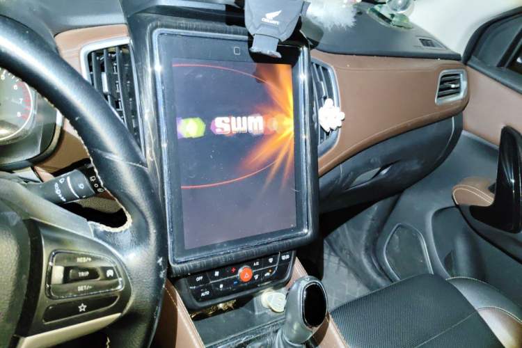 Used SWM X7 2017 1.5T Automatic Smart Enjoyment Version 7 Seats Audio And AC Panel