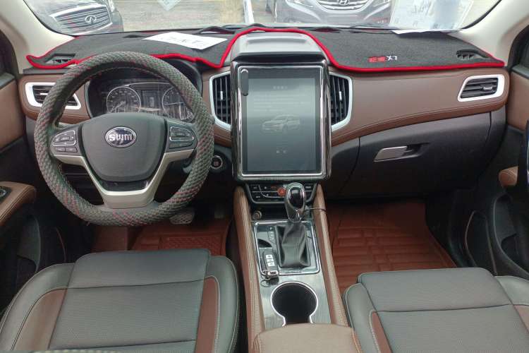 Used SWM X7 2017 1.5T Automatic Smart Enjoyment Version 7 Seats Center Console