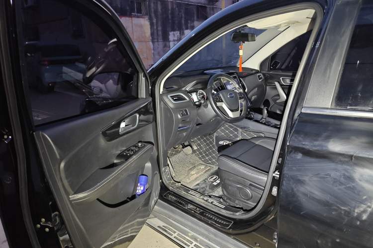 Used SWM X7 2017 1.5T Automatic Smart Enjoyment Version 7 Seats Driver Seat