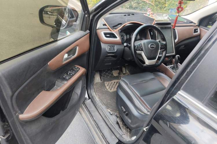 Used SWM X7 2017 1.5T Automatic Prestige Version 7 Seats Driver Seat