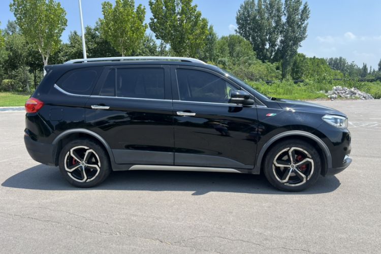 Used SWM X7 2017 1.5T Automatic Prestige Version 7 Seats Exterior 5