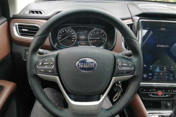 Used SWM X7 2017 1.5T automatic smart version 7 seats Interior 2