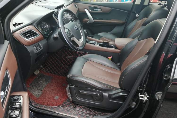Used SWM X7 2017 1.5T automatic smart version 7 seats Interior 5