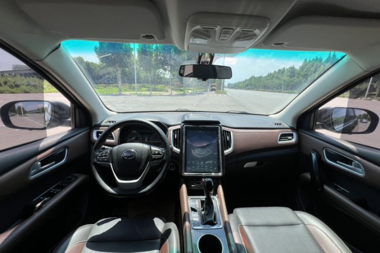 Used SWM X7 2017 1.5T Automatic Prestige Version 7 Seats Interior 6