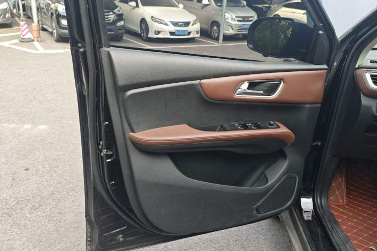 Used SWM X7 2017 1.5T Automatic Prestige Version 7 Seats Left Front Door Interior