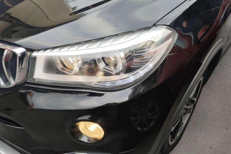 Used SWM X7 2017 1.5T Automatic Prestige Version 7 Seats Left Front Headlight