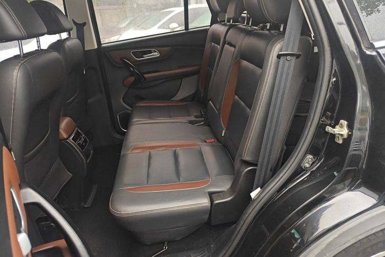Used SWM X7 2017 1.5T Automatic Smart Enjoyment Version 7 Seats Left Rear Seat